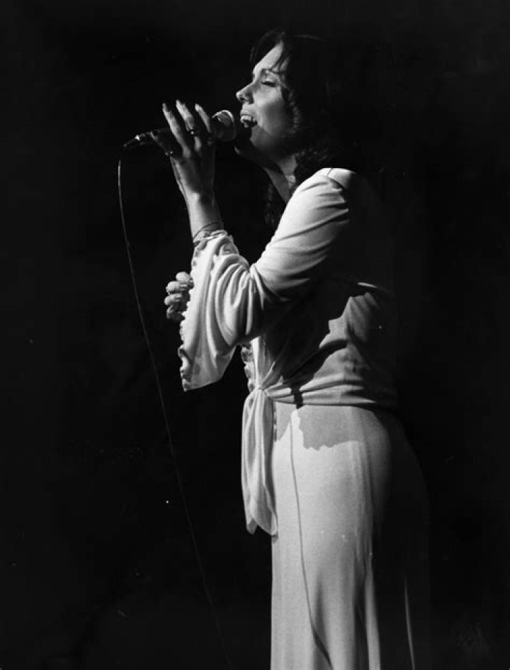 Karen Carpenter Net Worth - Wiki, Age, Weight and Height, Relationships, Family, and More